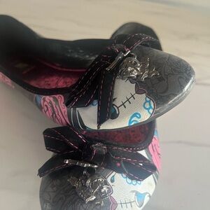 Stylish Goth Shoes with Skull Design